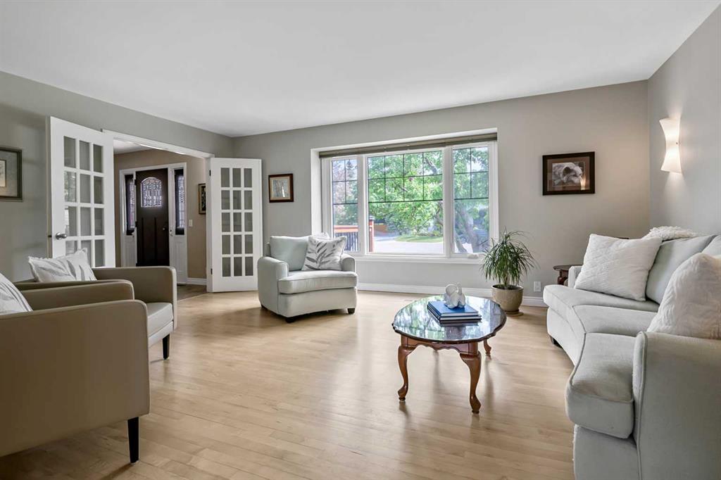 39 Canova Close SW, Calgary, AB, T2W 3P7 photo 5
