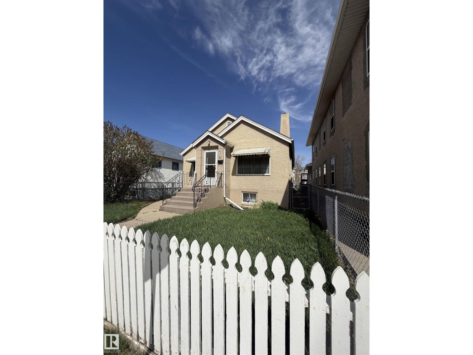 9630 106 Avenue NW, Edmonton, AB, T5H0N4 photo 2