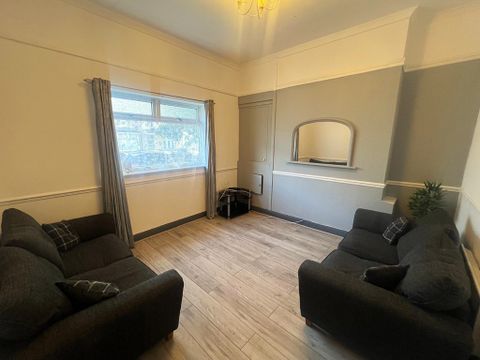 St. Helens Avenue, Swansea SA1, Room to rent