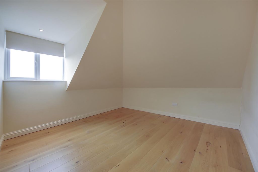 Additional image 7 of 2 bed flat for saleBrook Court, Watling Street, Radlett WD7