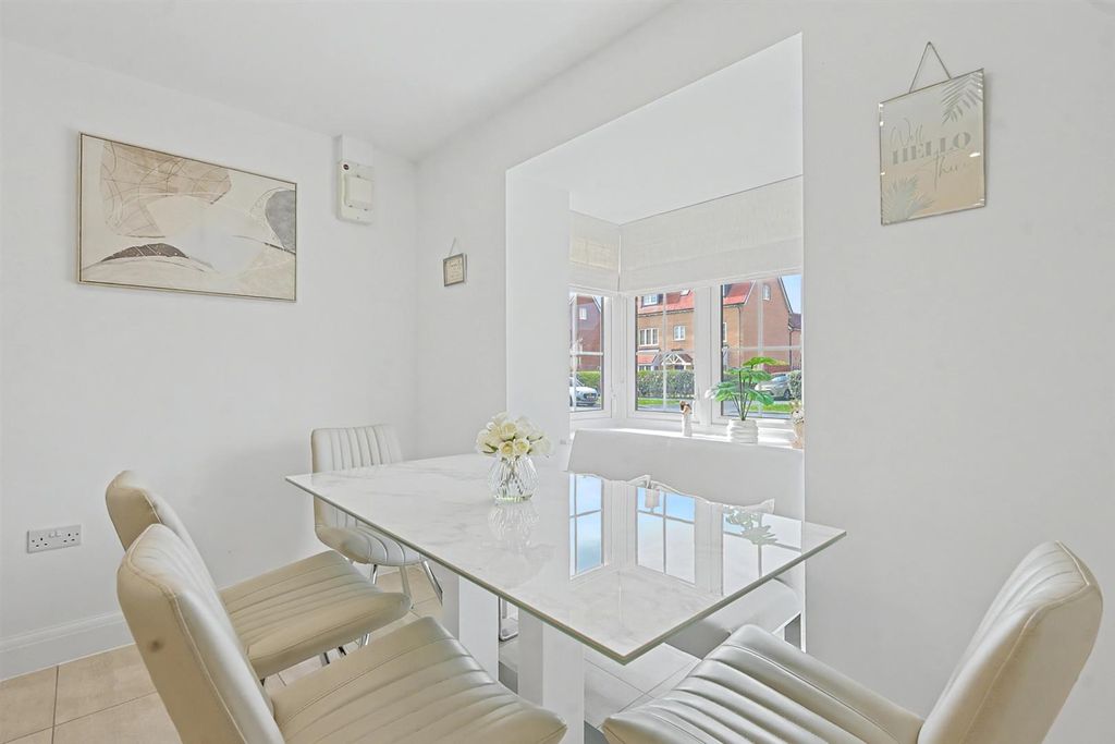 Additional image 5 of 5 bed detached house for saleElizabeth Gardens, Rochford SS4