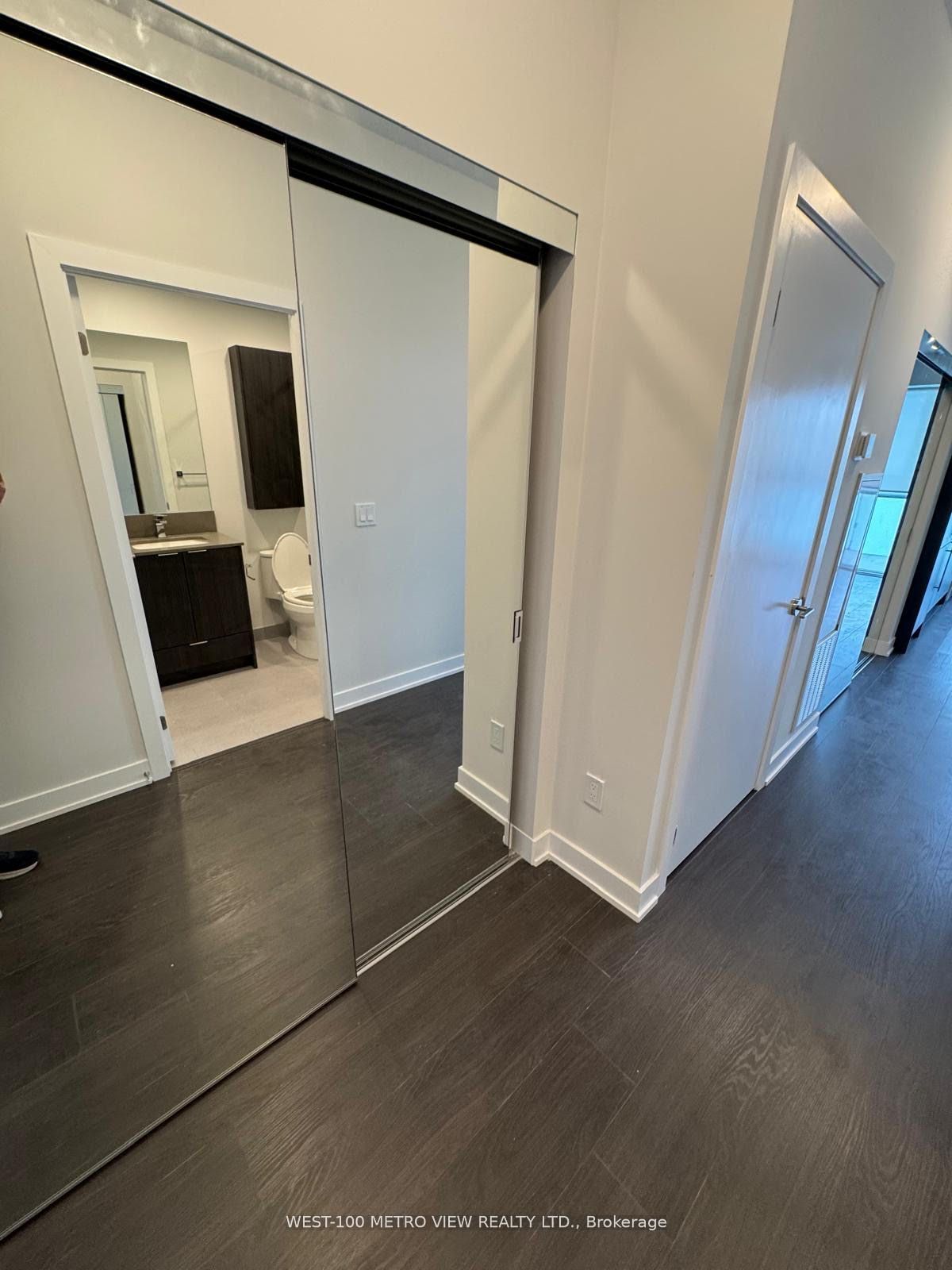 Additional image 2 of 2504-430 Square One Drive, Mississauga, ON, L5B 0L6