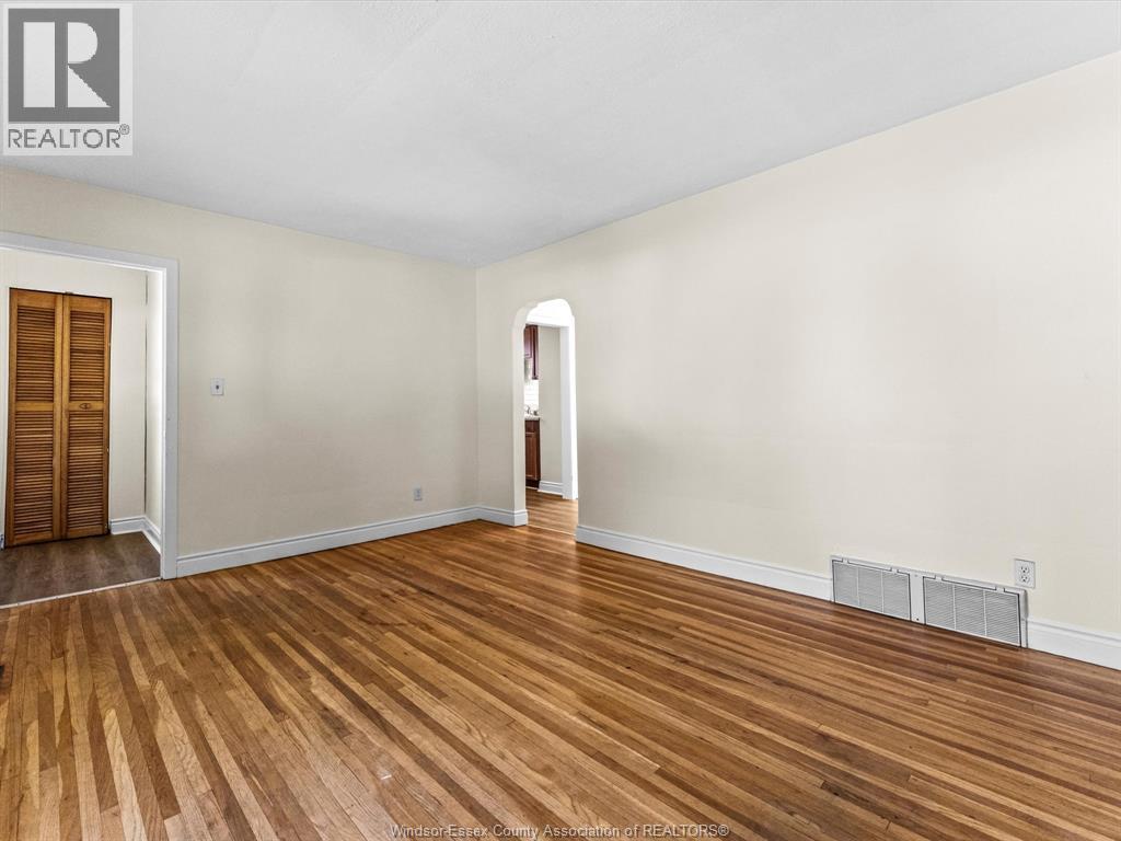 962 Askin , Windsor, ON, N9B2X7 photo 5