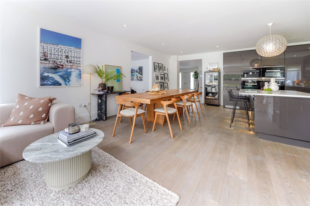 Additional image 7 of 6 bed detached house for saleViburnum Gate, Radlett, Hertfordshire WD7