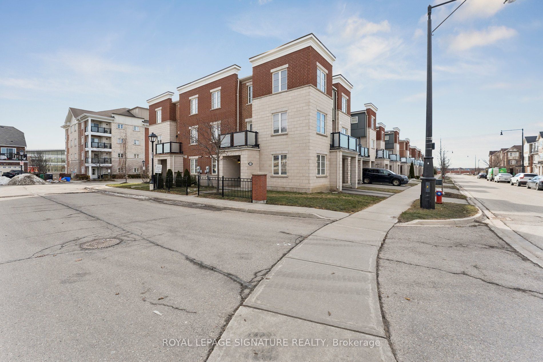 Additional image 2 of 122 Baycliffe Crescent, Brampton, ON, L7A 3Y7
