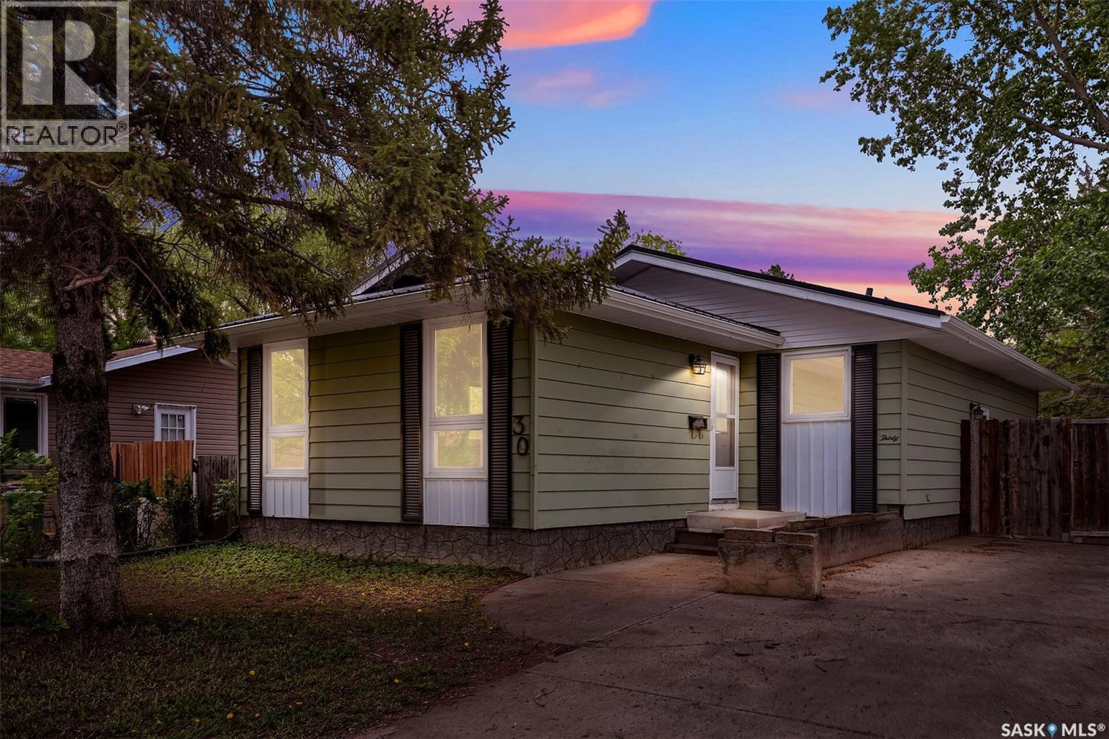 30 Shore Bay, Regina, SK, S4R7H6