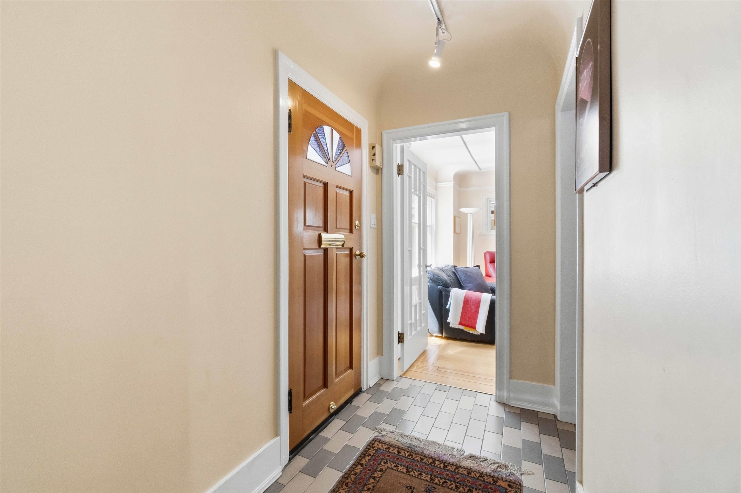433 18th Avenue W, Vancouver, BC, V5Y 2A9 photo 2
