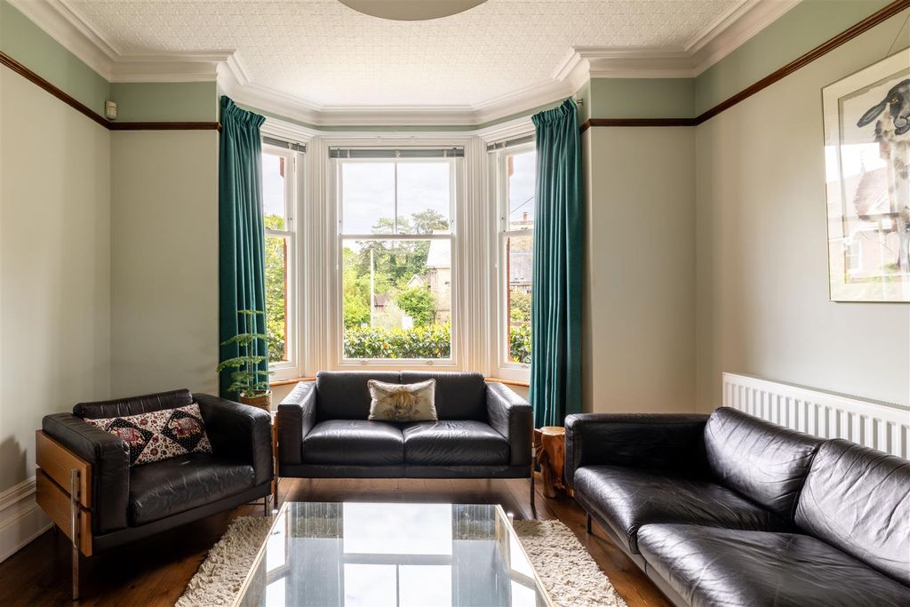 Additional image 6 of 4 bed detached house for saleDevon Crescent, Redhill RH1