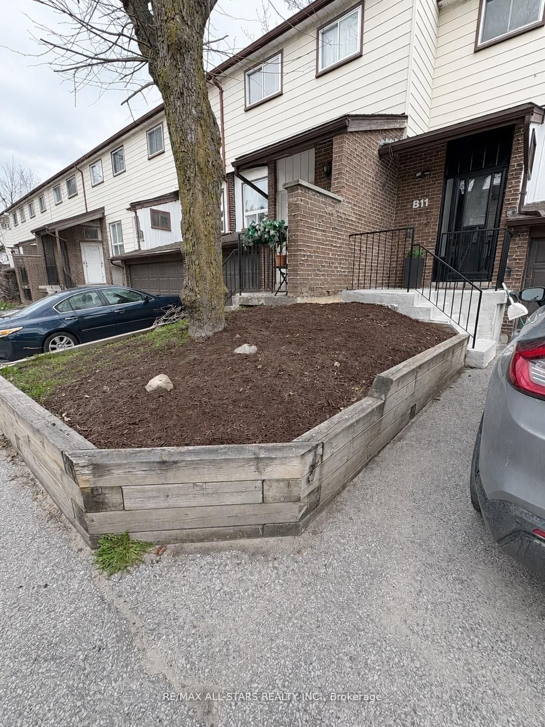B11-63 Ferris Lane, Barrie, ON, L4M 5C4