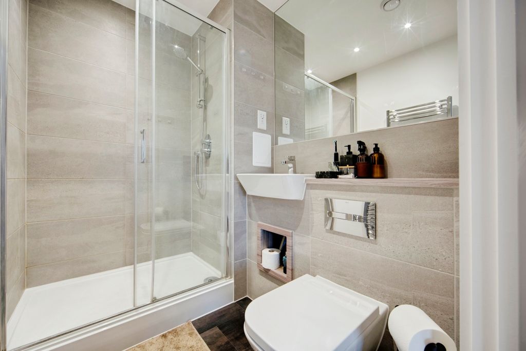 Additional image 9 of 2 bed flat for sale2 Glenway Road, Rochester ME1