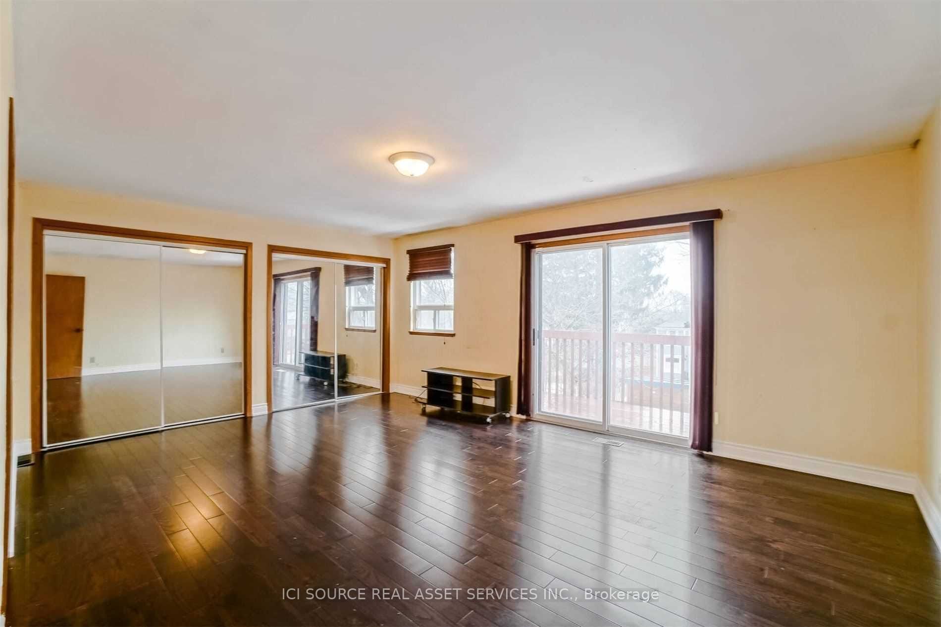 2nd Floor-2609 Kingston Road, Toronto, ON, M1M 1M1