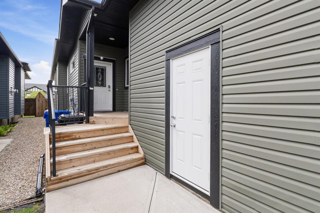 26 Violet Close, Olds, AB, T4H 0E4 photo 2