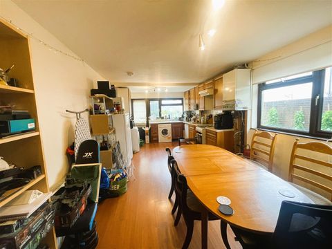 Waterloo Road, Freemantle SO15