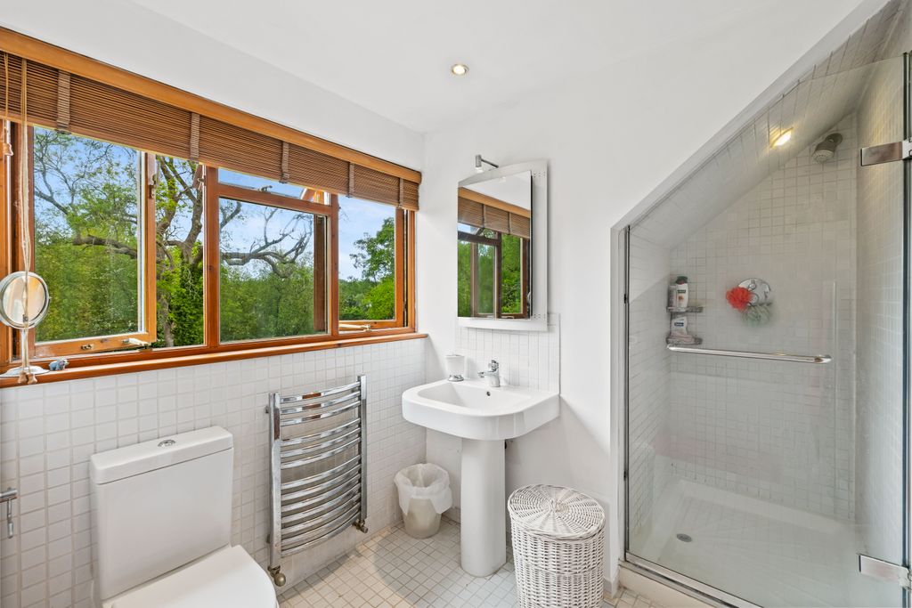 Additional image 24 of 5 bed detached house for saleRef: Gk - Lodge Lane, Redhill RH1