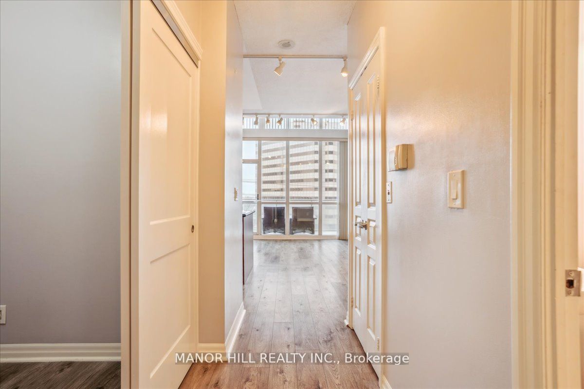 Additional image 3 of 513-220 Burnhamthorpe Road W, Mississauga, ON, L5B 4N4