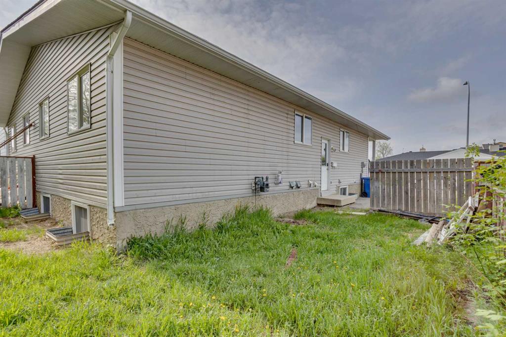 108 Caldwell Crescent, Fort Mcmurray, AB, T9K1G2 photo 3