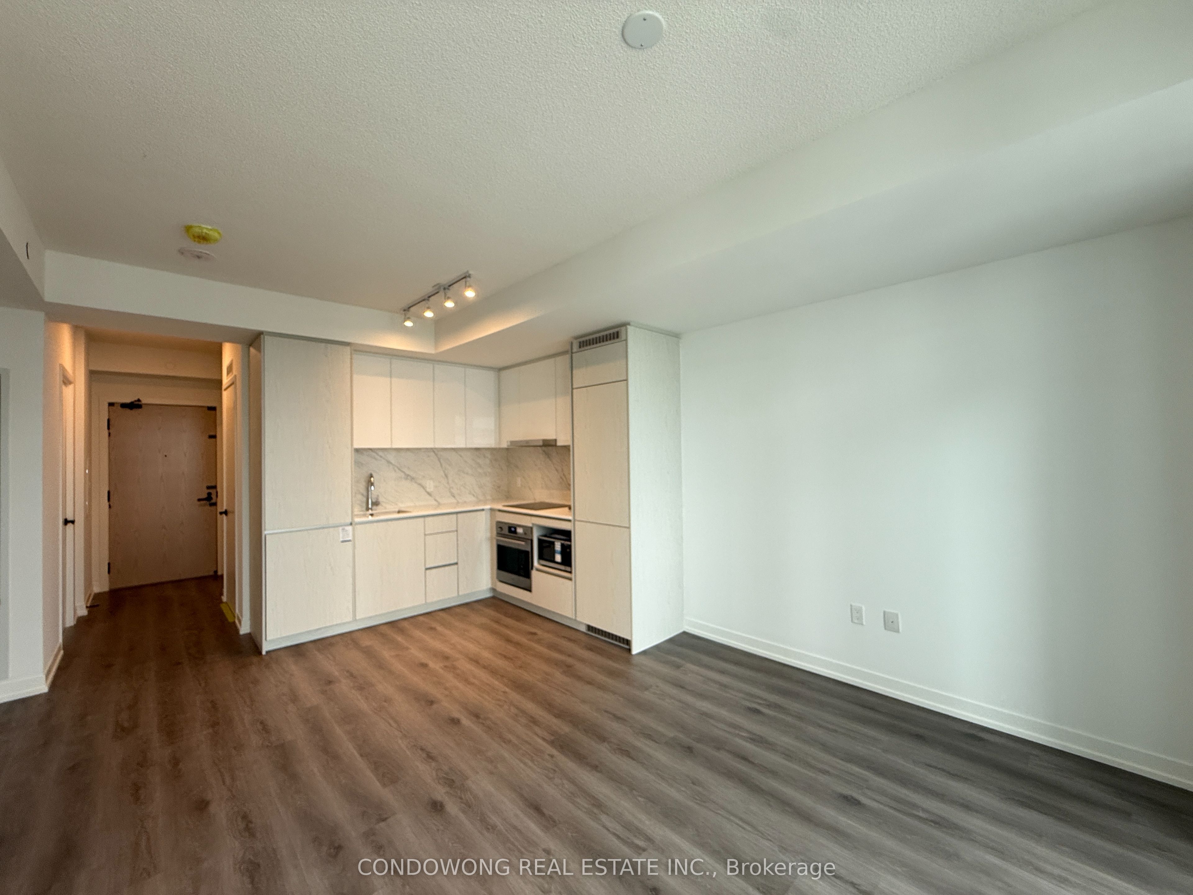 2603-28 Interchange Way, Vaughan, ON, M5V 3W2 photo 3