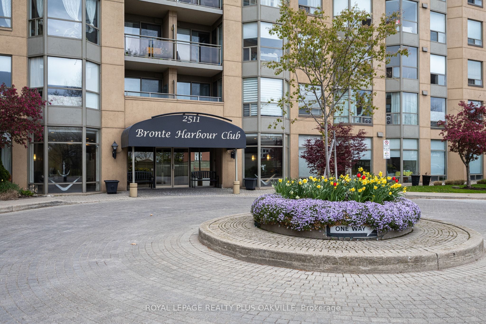 311-2511 Lakeshore Road W, Oakville, ON, L6L 6L9