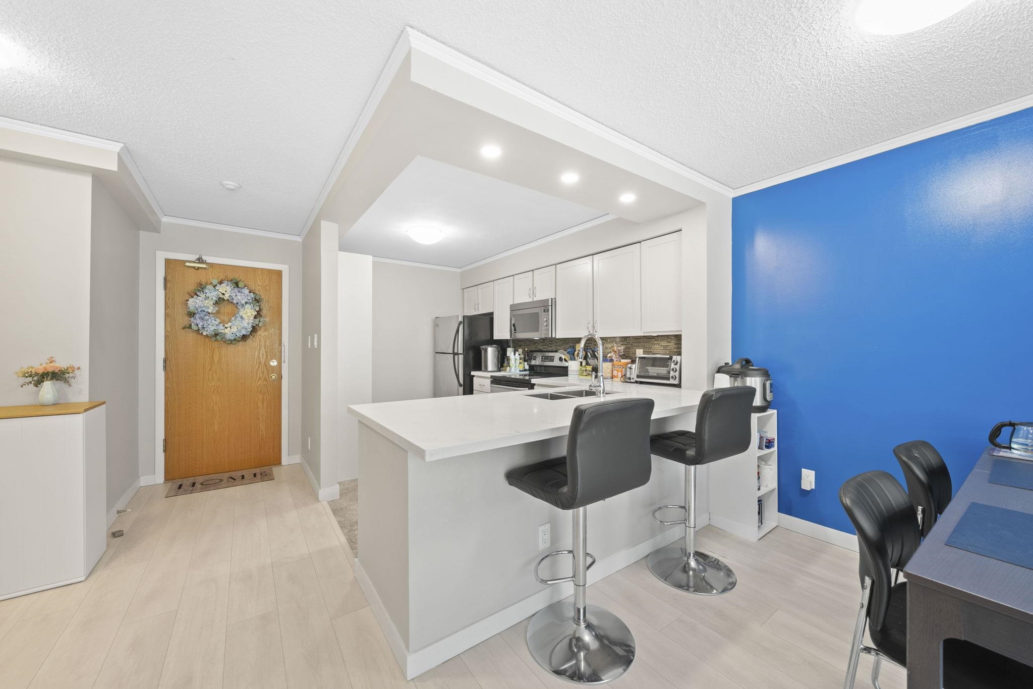 403-6070 Mcmurray Avenue, Burnaby, BC, V5H 4J3 photo 2