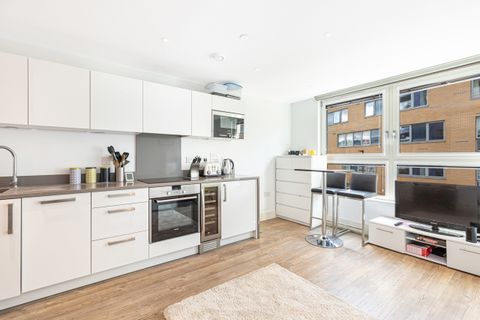 Gillespie Court, 9 Queensland Road, Holloway, London N7, Studio to rent