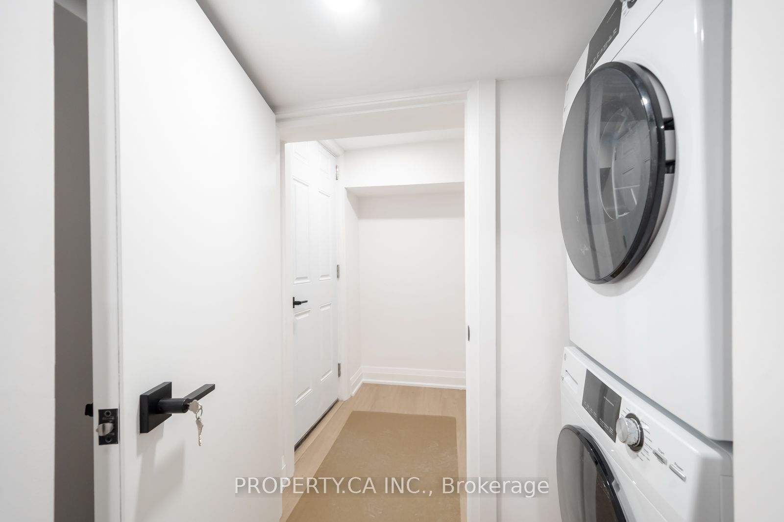 Lower-344 Highfield Road, Toronto, ON, M4L 2V5
