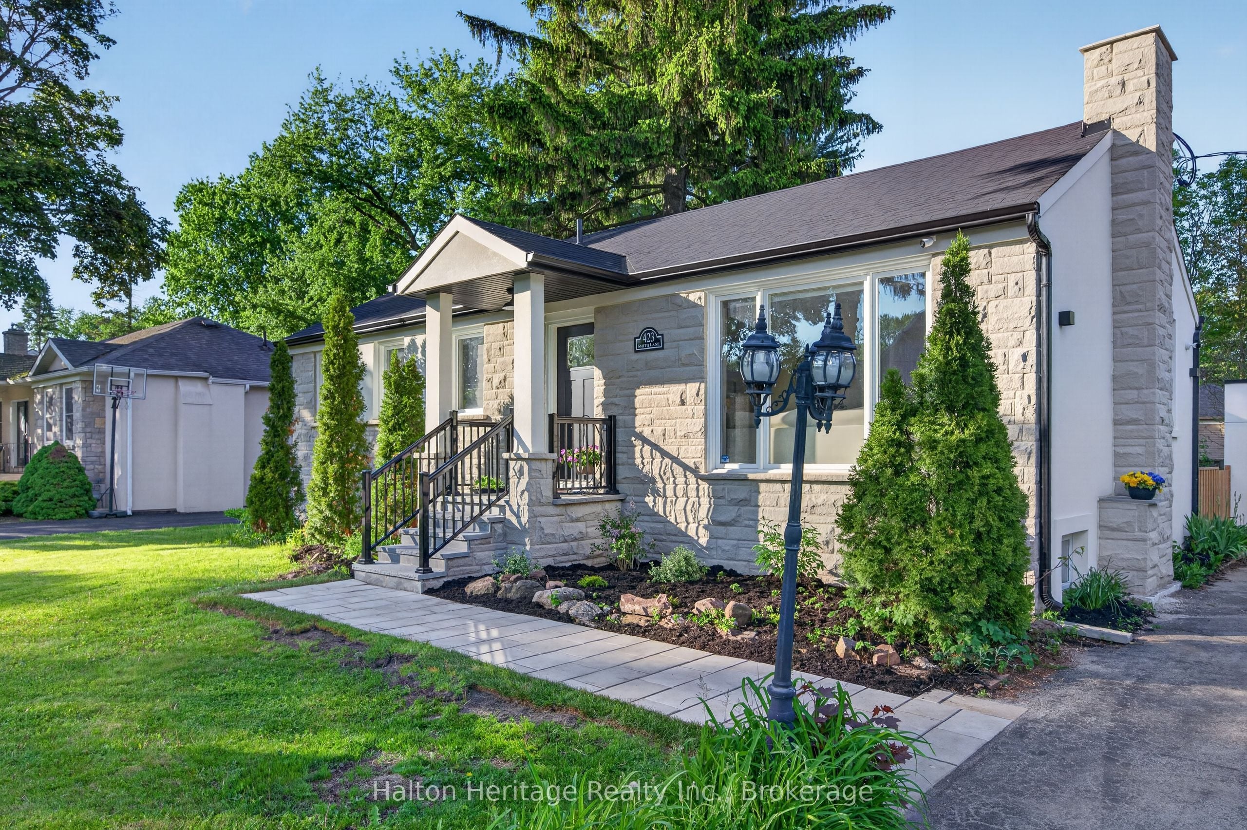 423 Smith Lane, Halton photo 2