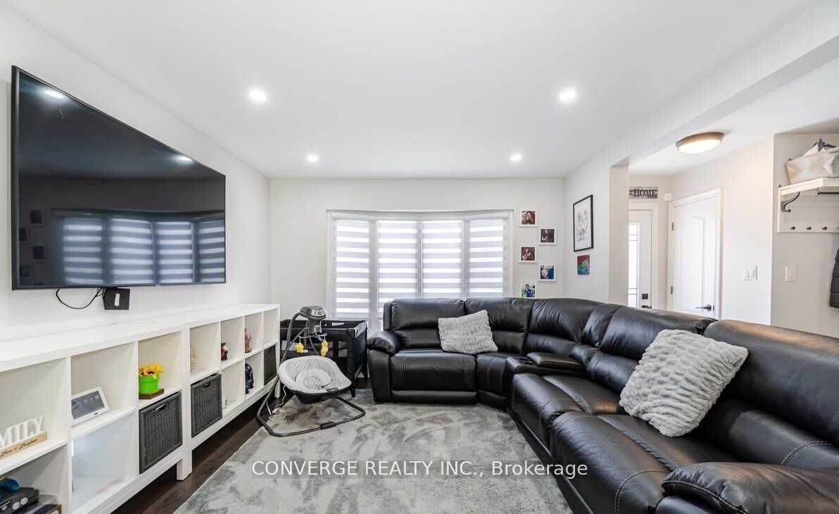 39 Greenwood Crescent, Brampton, ON, L6S 1T2 photo 3