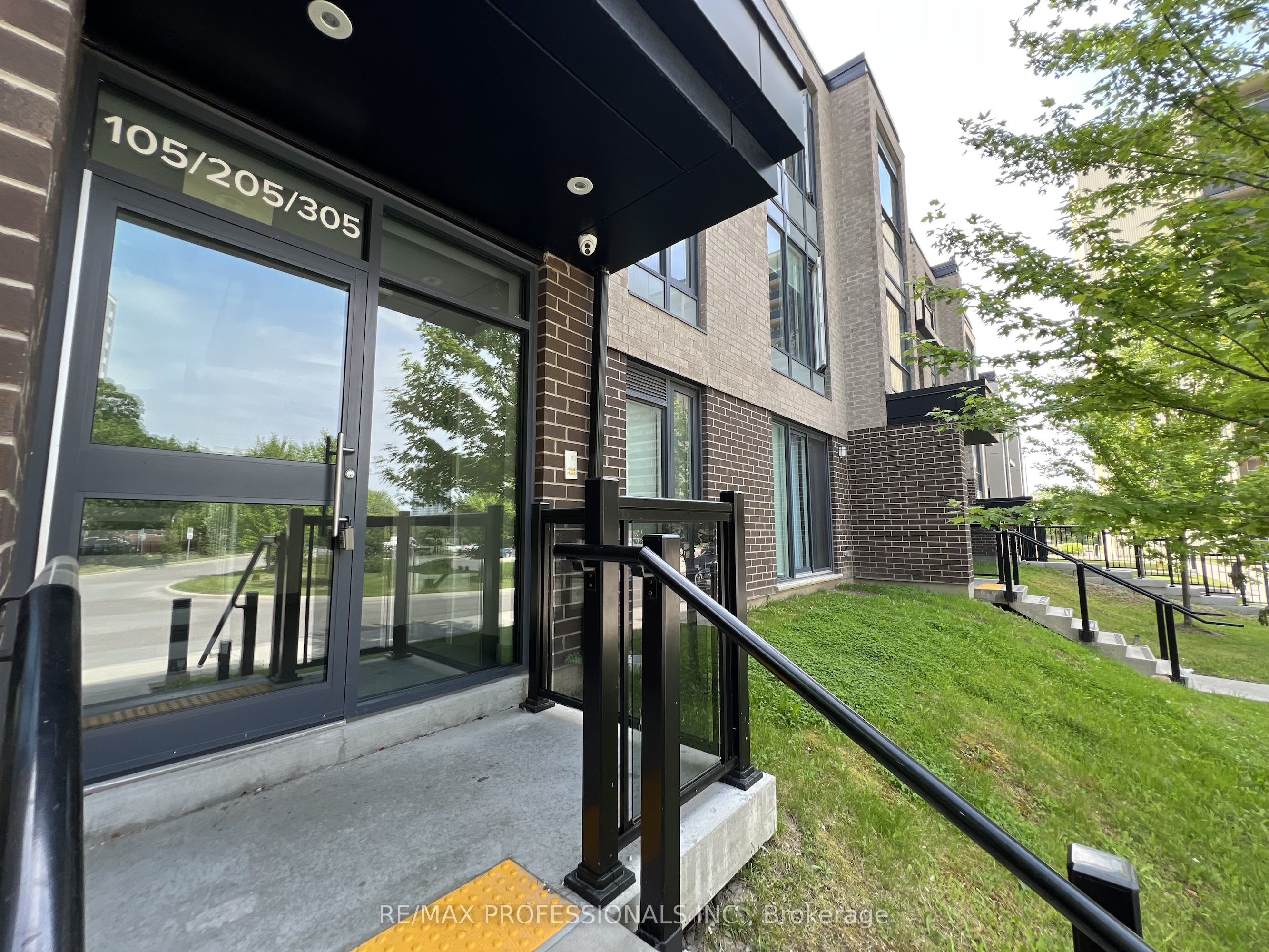 305-37 Antrim Crescent, Toronto, ON, M1P 0E8 photo 3
