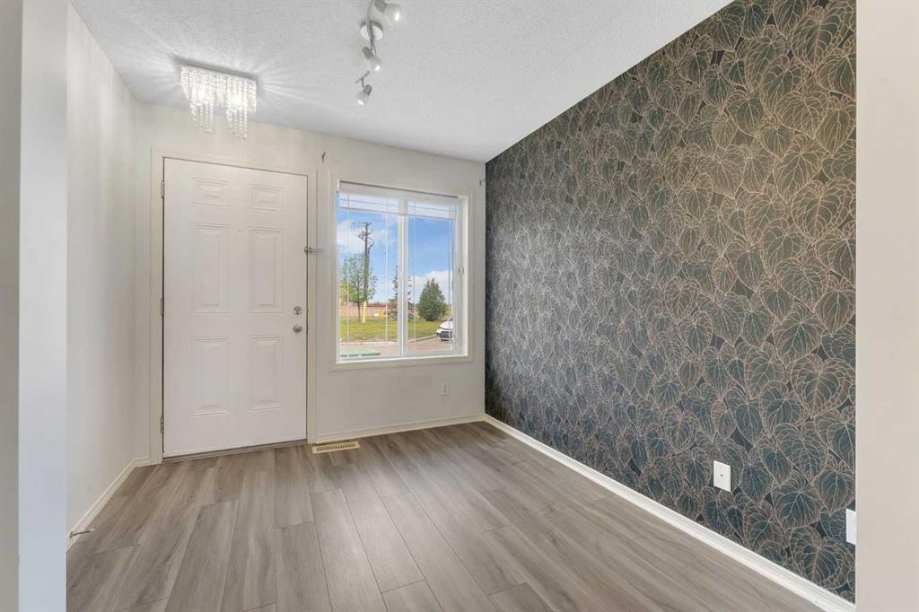 312 Saddlebrook Point NE, Calgary, AB, T3H3C7 photo 3