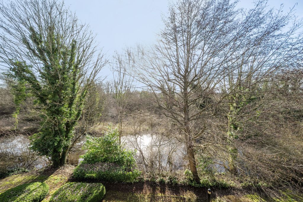 Additional image 10 of 2 bed flat for saleSalters Close, Rickmansworth, Hertfordshire WD3