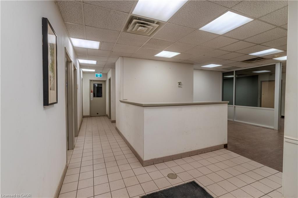 B-13 Centennial Road, Kitchener, ON, N2B 3E9 photo 4