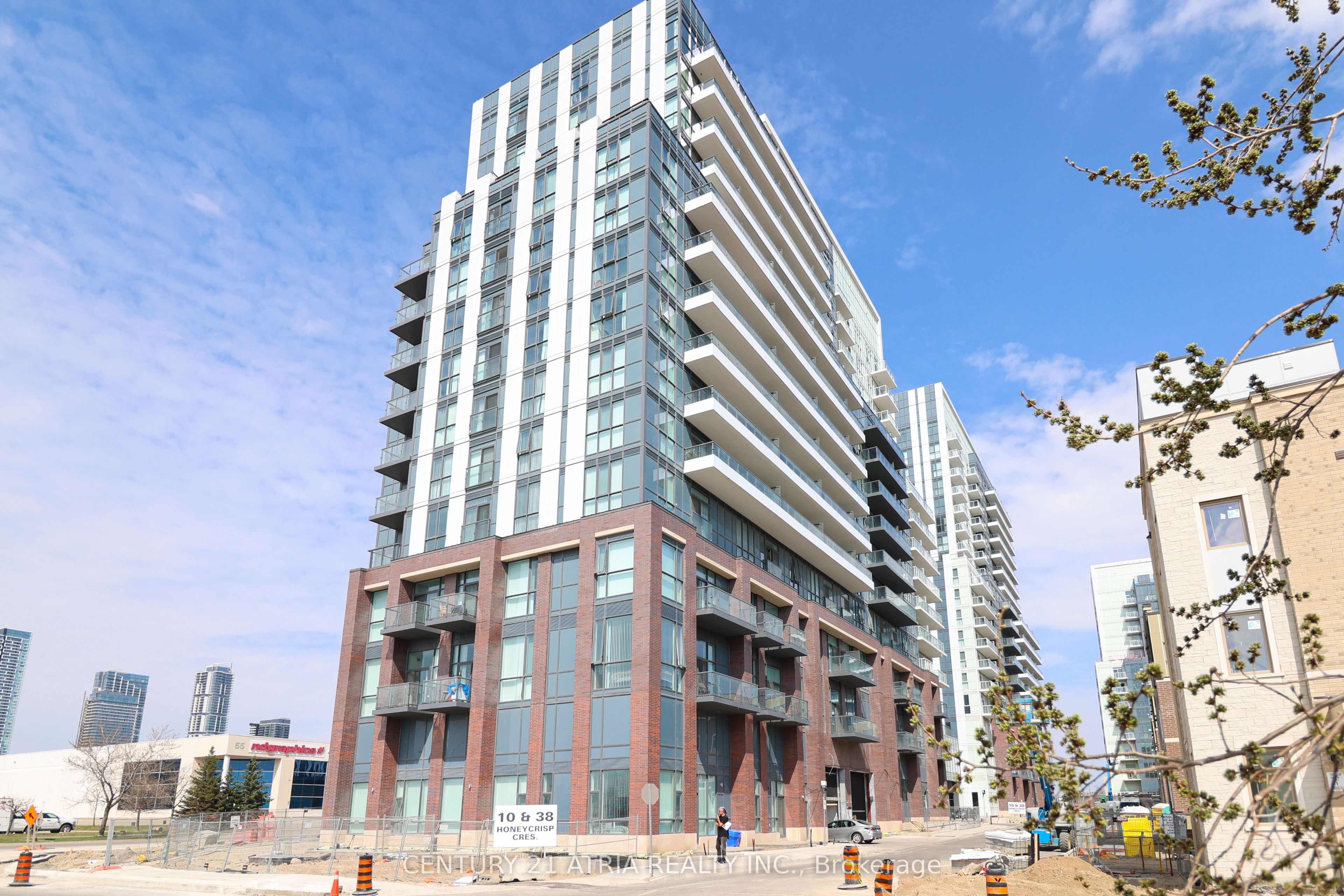 1507-38 Honeycrisp Crescent, Vaughan, ON, L4K 0M8