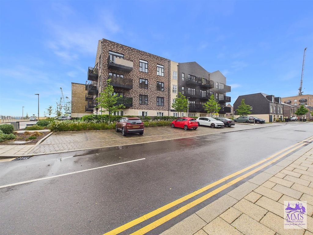 Additional image 12 of 2 bed flat for saleGlenway Road, Rochester ME1