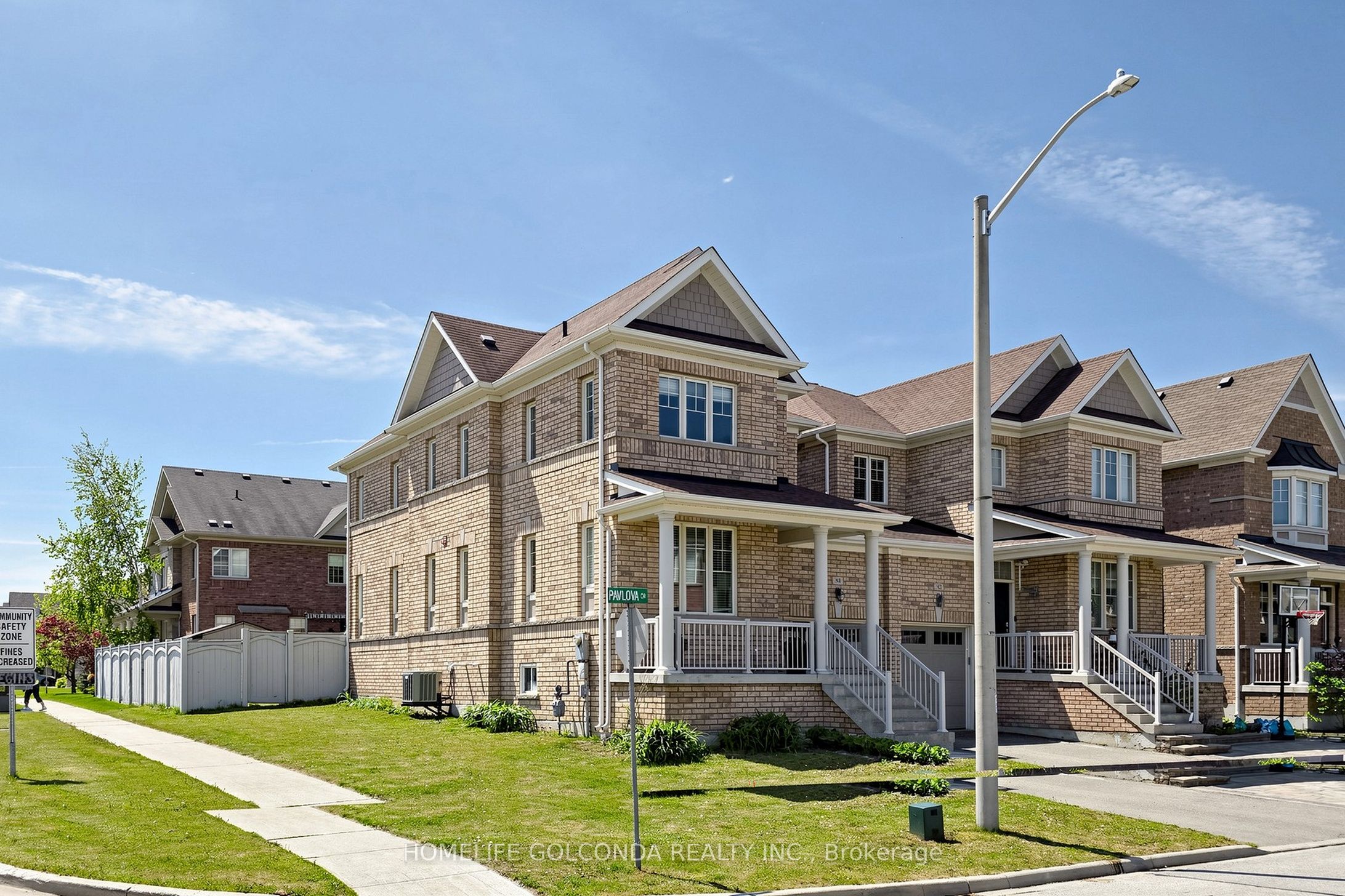 84 Pavlova Crescent, Richmond Hill, ON, L4E 0W1 photo 2