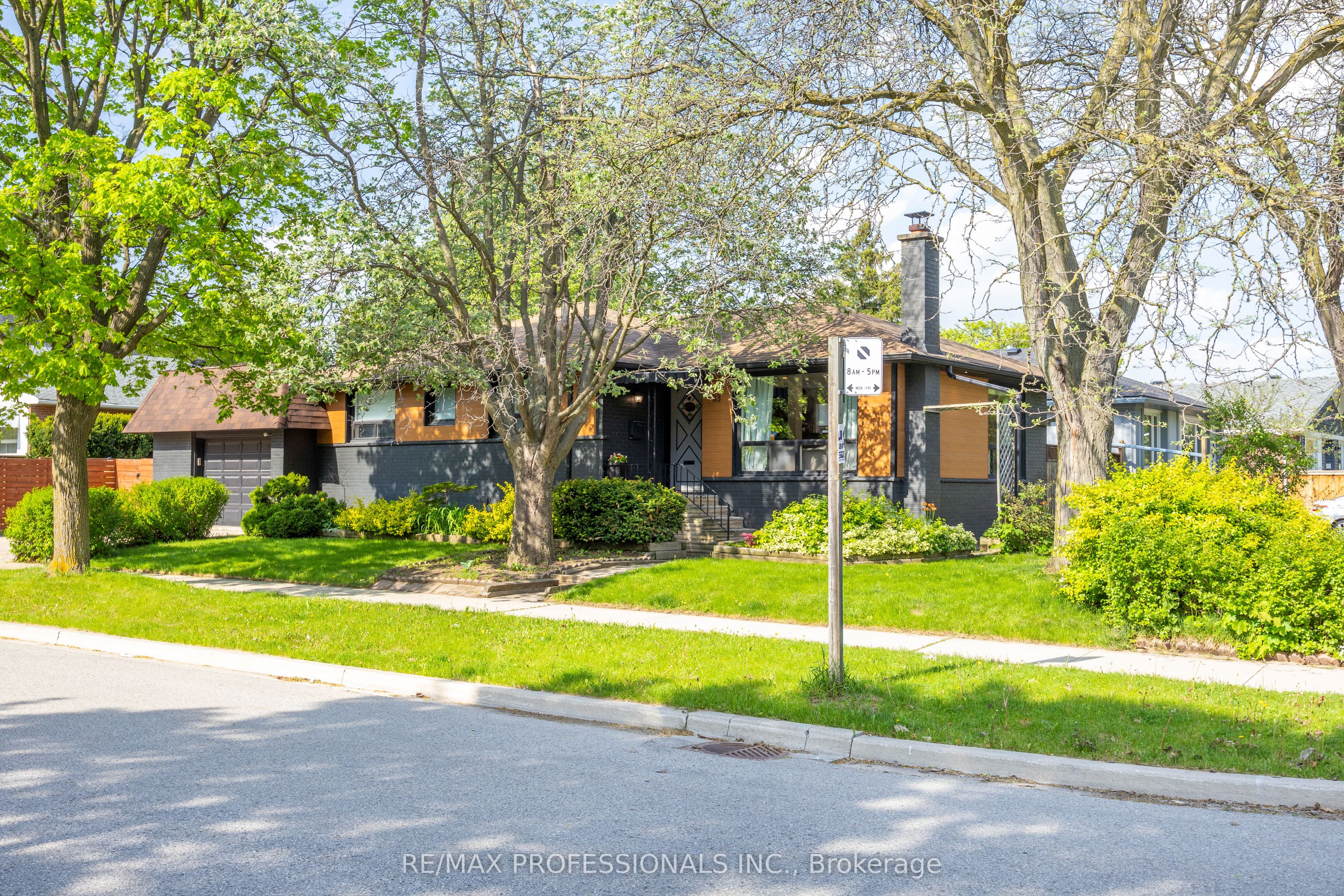 33 Brampton Road, Toronto, ON, M9R 3J3 photo 3