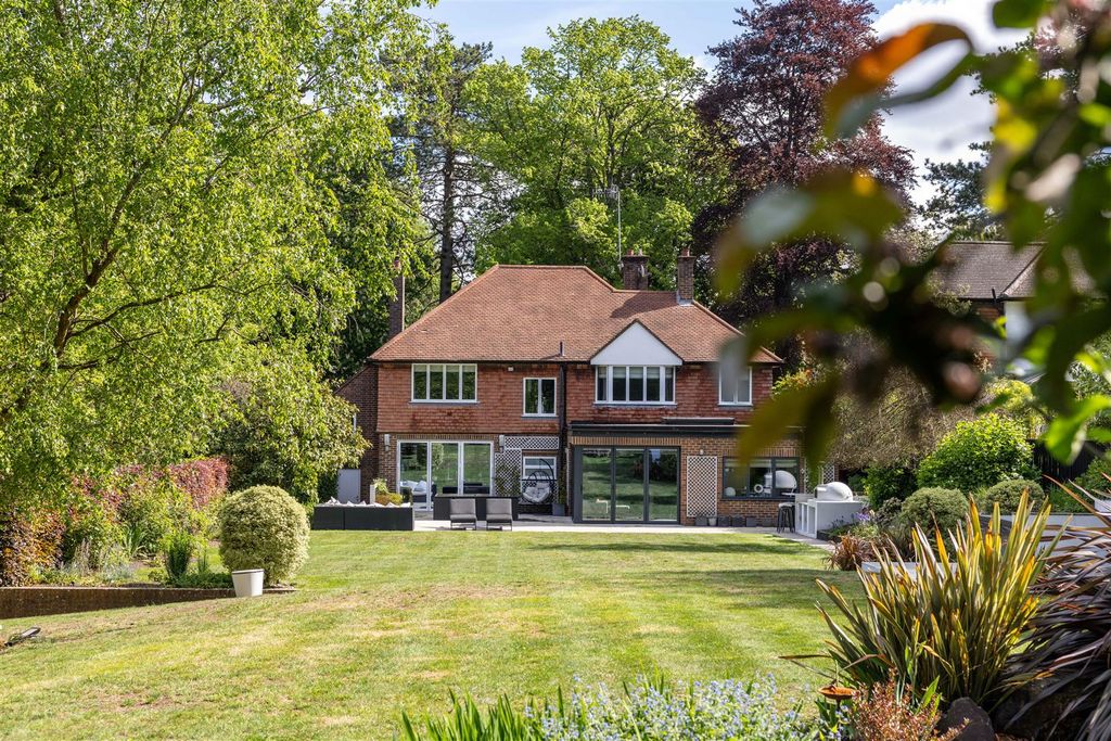 5 bed detached house for saleRingley Park Avenue, Reigate RH2