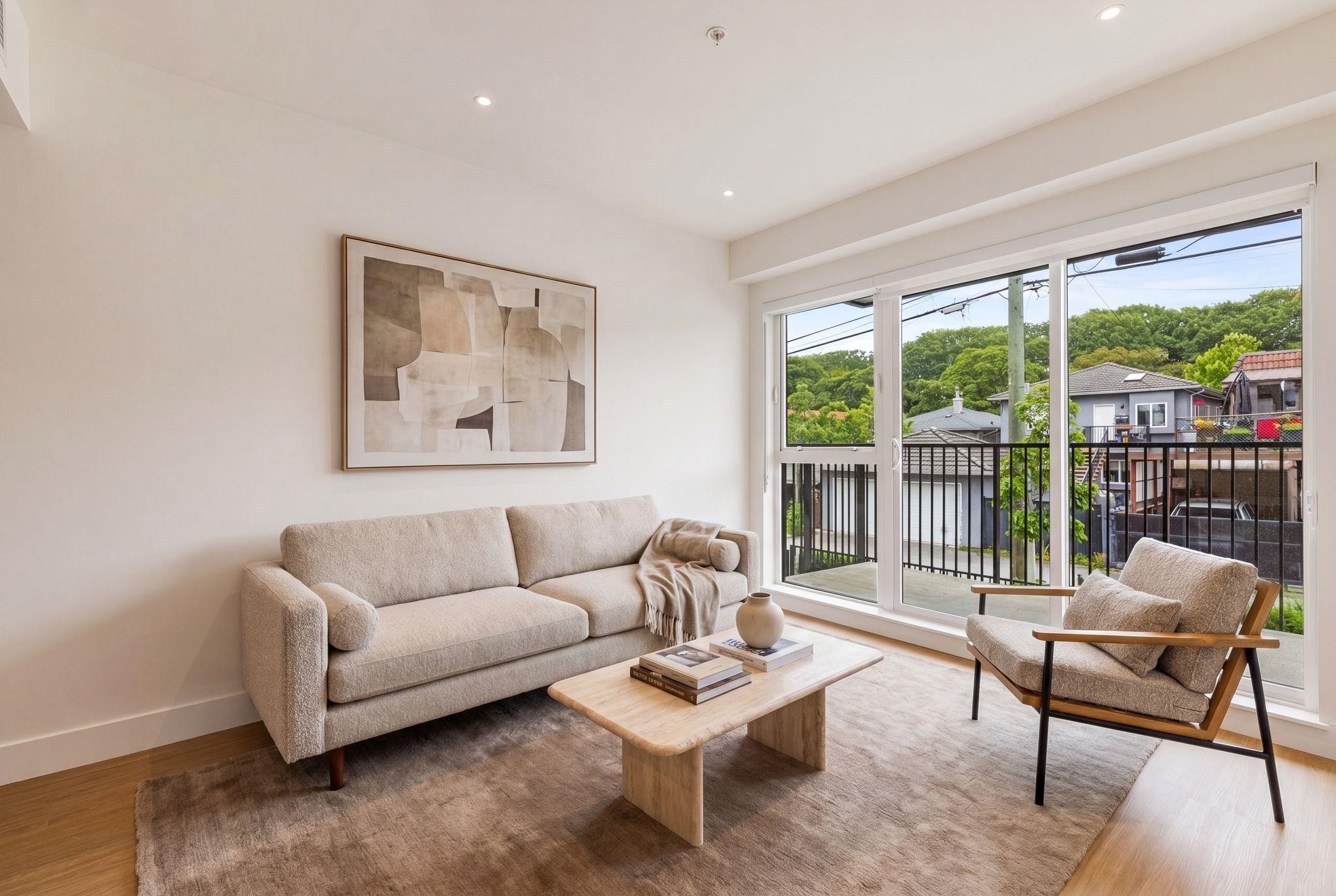 202-2235 Broadway E, Vancouver, BC, V5N 0J5
