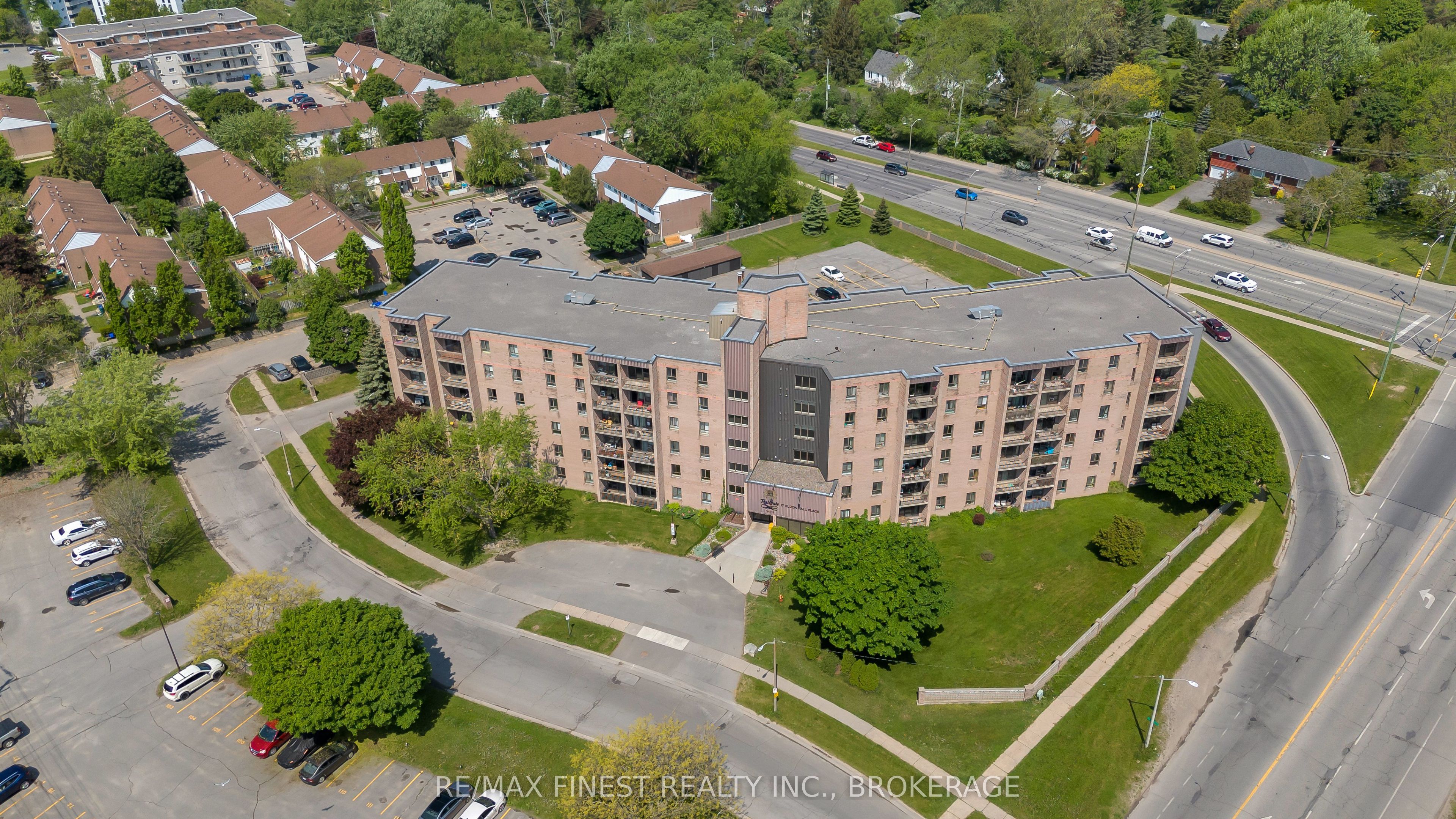301-17 Eldon Hall Place, Kingston, ON, K7M 7H5 photo 2