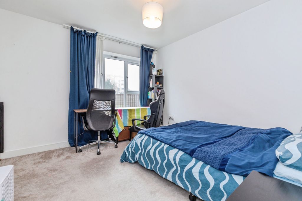Additional image 10 of 2 bed flat for sale1 Glenway Road, Rochester ME1