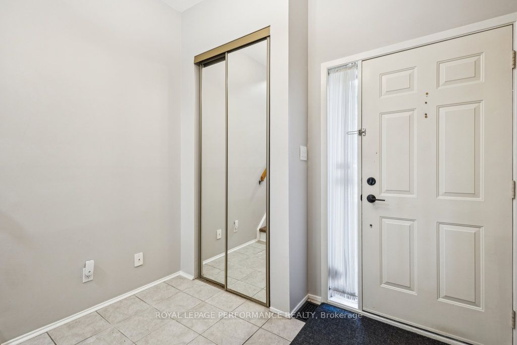 Additional image 5 of 8 Gillespie Crescent, Ottawa, ON, K1V 9X8