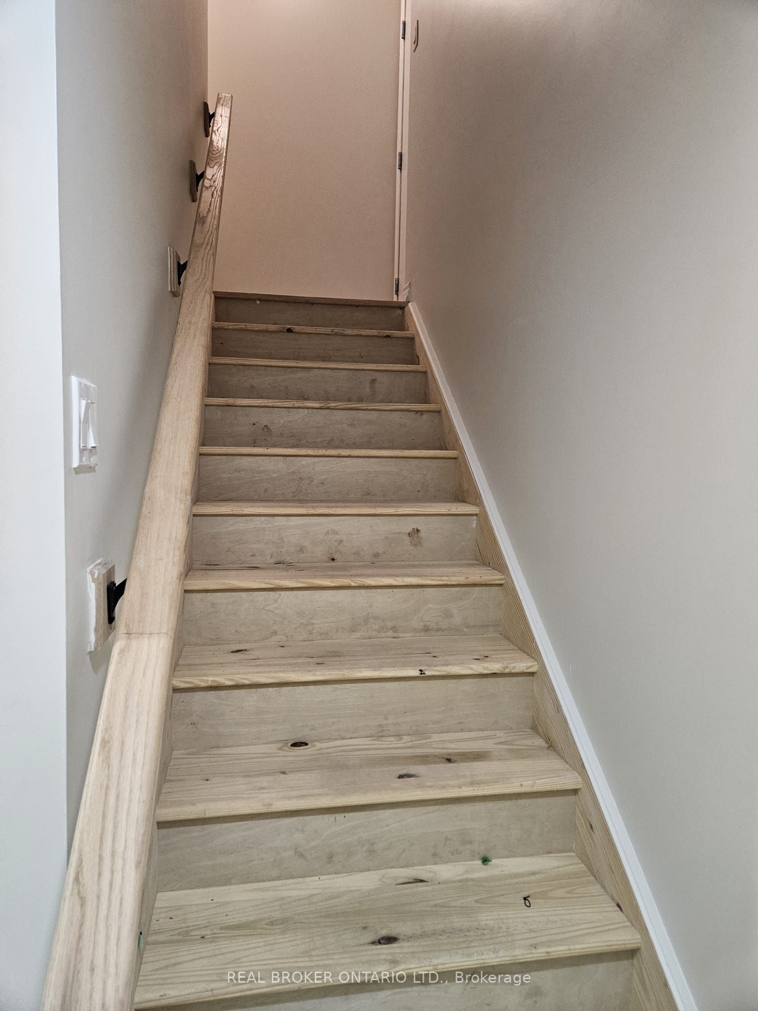 Additional image 3 of 14 Lower Lev-5672 Dorchester Road, Niagara Falls, ON, L2G 4Y8