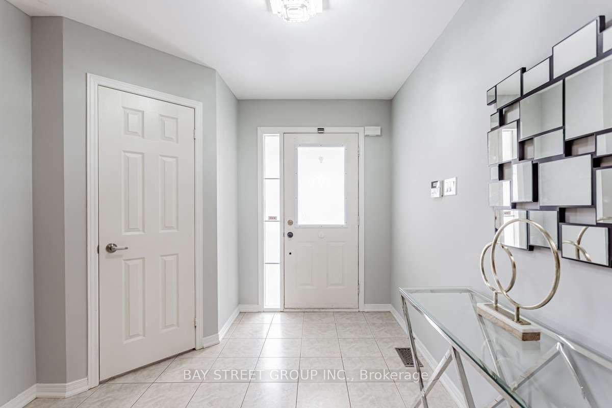 30 Delattaye Avenue, Aurora, ON, L4G 7T8 photo 3