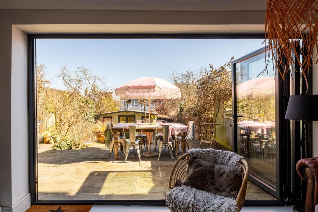 Additional image 11 of 4 bed semi-detached house for saleEarlswood Road, Redhill RH1