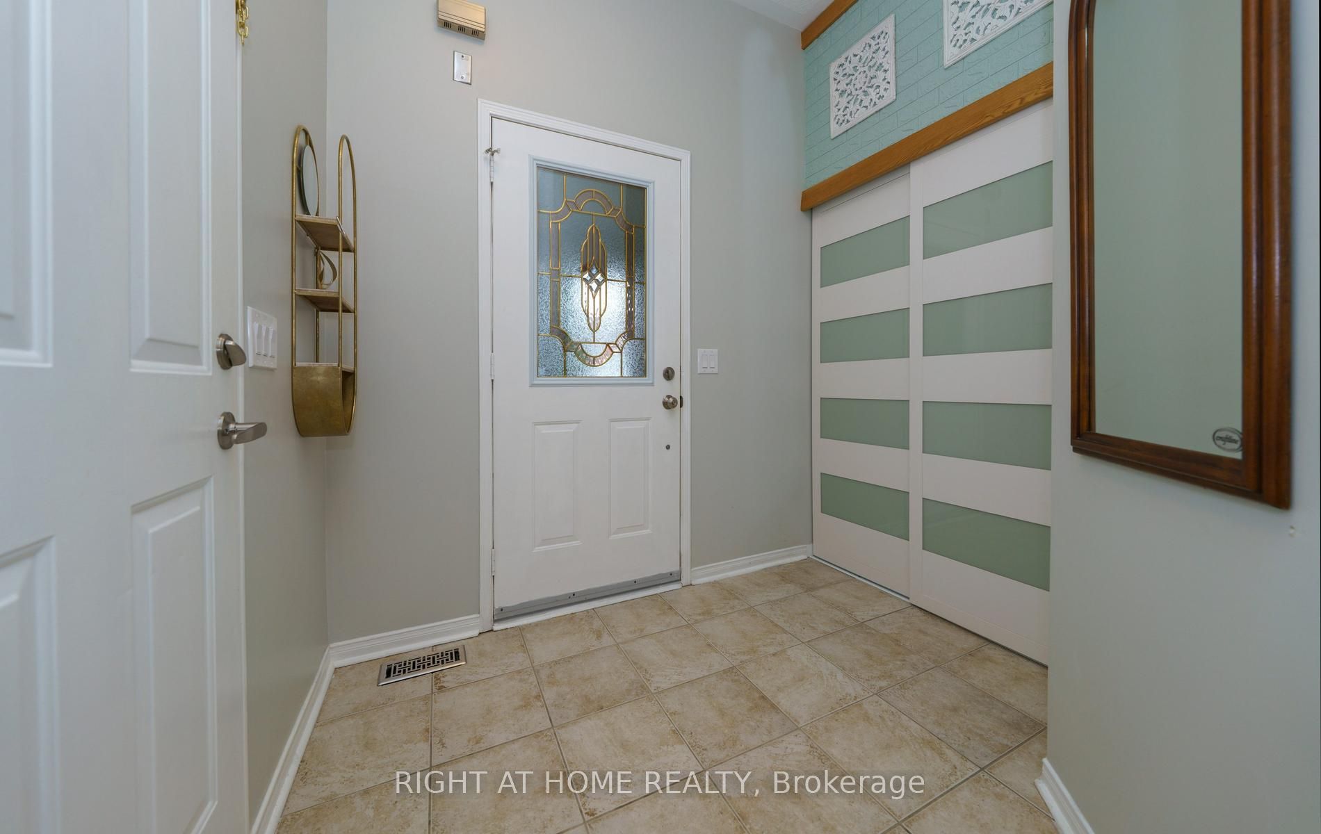 21 Marshview Avenue, Aurora, ON, L4G 7W2 photo 3