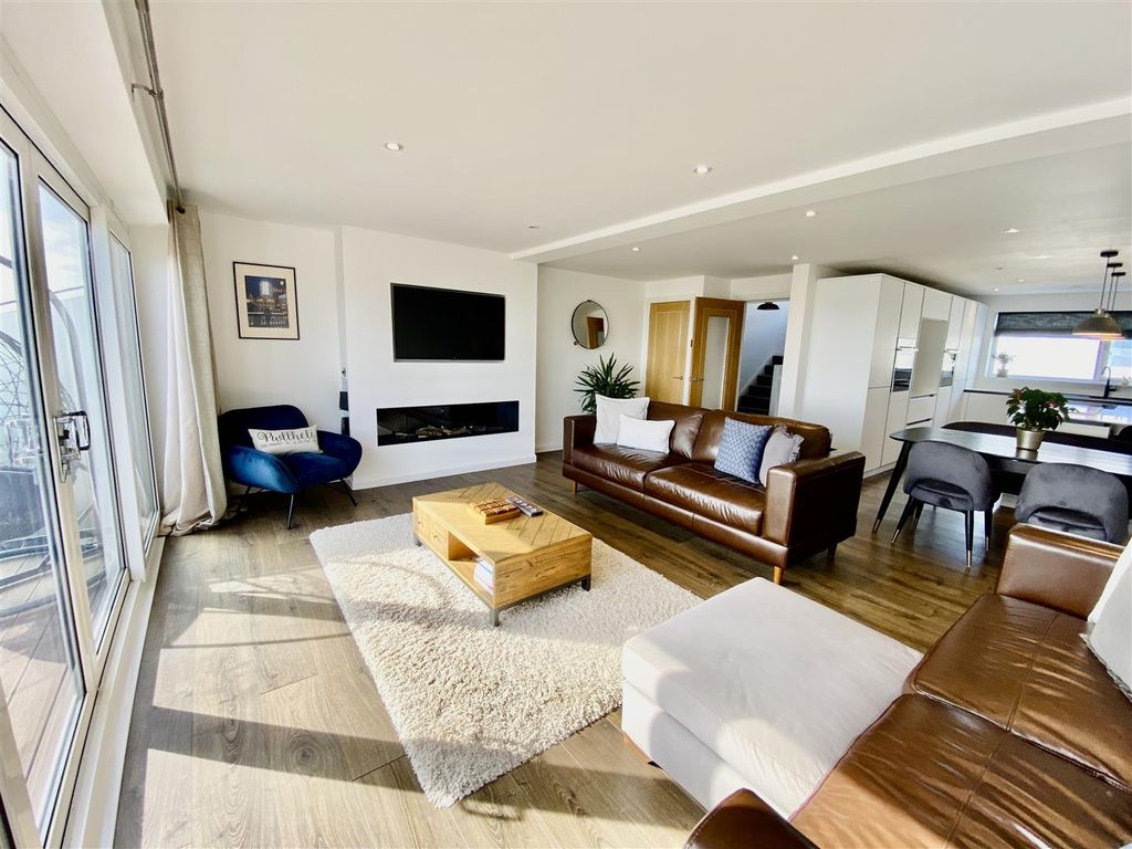 Additional image 7 of 5 bed town house for saleVictoria Parade, Pwllheli LL53