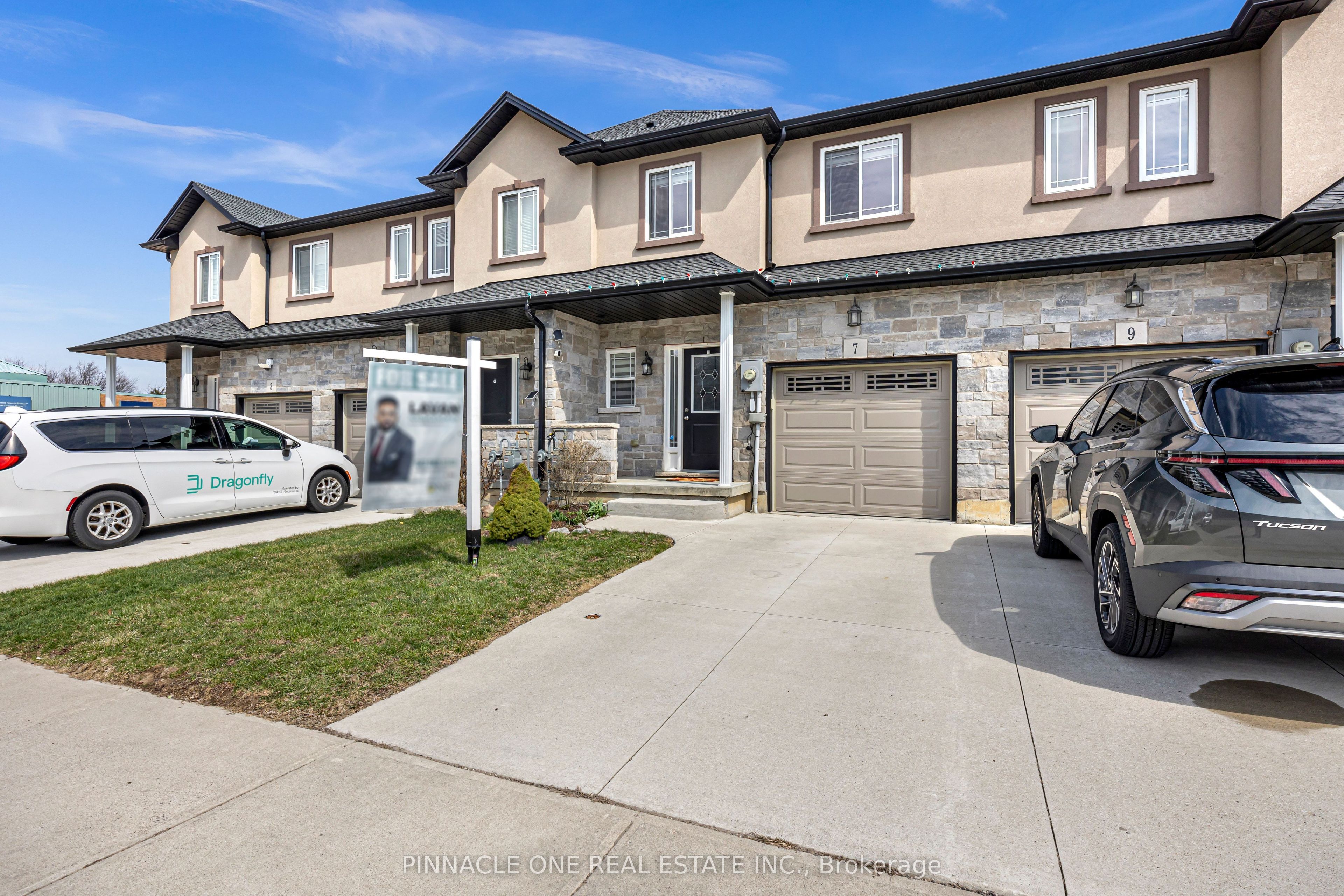 7 Mistywood Drive, Hamilton, ON, L8J 2N6 photo 3