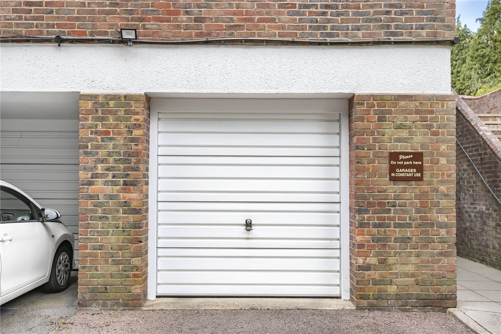 Additional image 15 of 2 bed flat for saleHigh Firs, Gills Hill, Radlett, Hertfordshire WD7