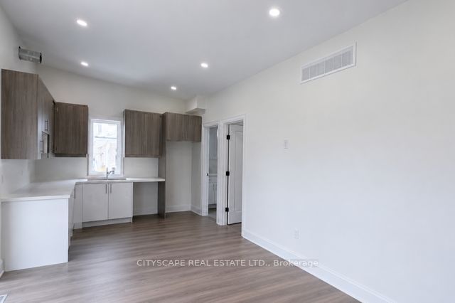 301-15 Sanagan Road, Toronto, ON, M9V 1R7 photo 4