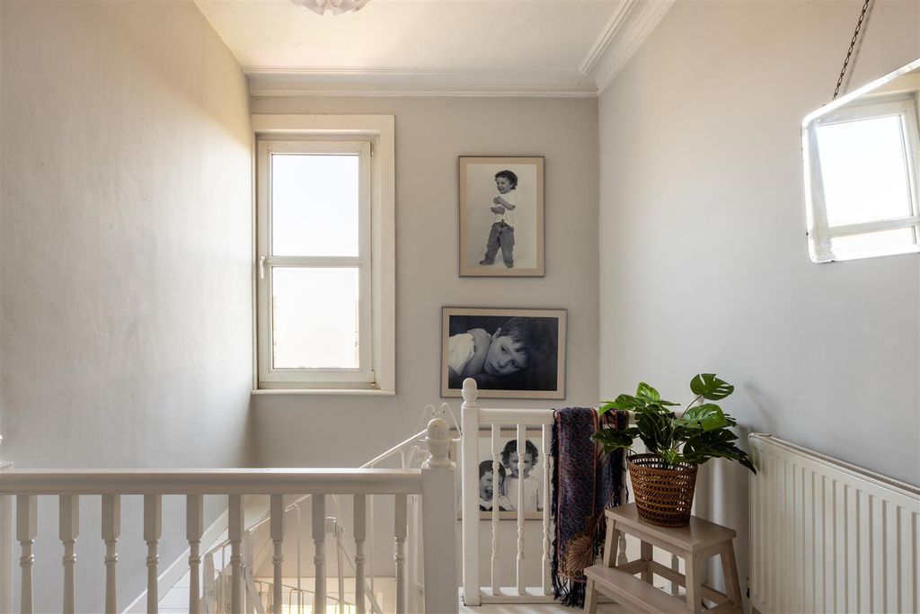 Additional image 25 of 4 bed semi-detached house for saleEarlswood Road, Redhill RH1
