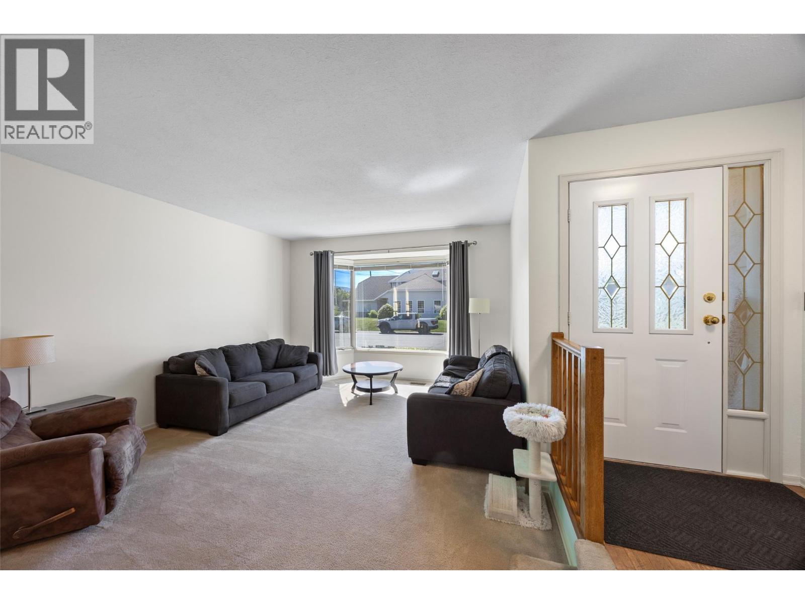 945 Nicolani Drive, Kamloops, BC, V2B8C6 photo 4